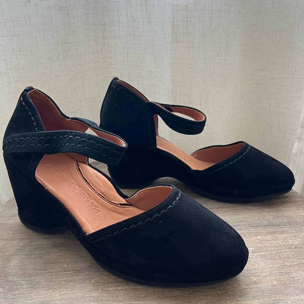 L’AmourDesPieds Orva Wedge in Black Suede, size 7